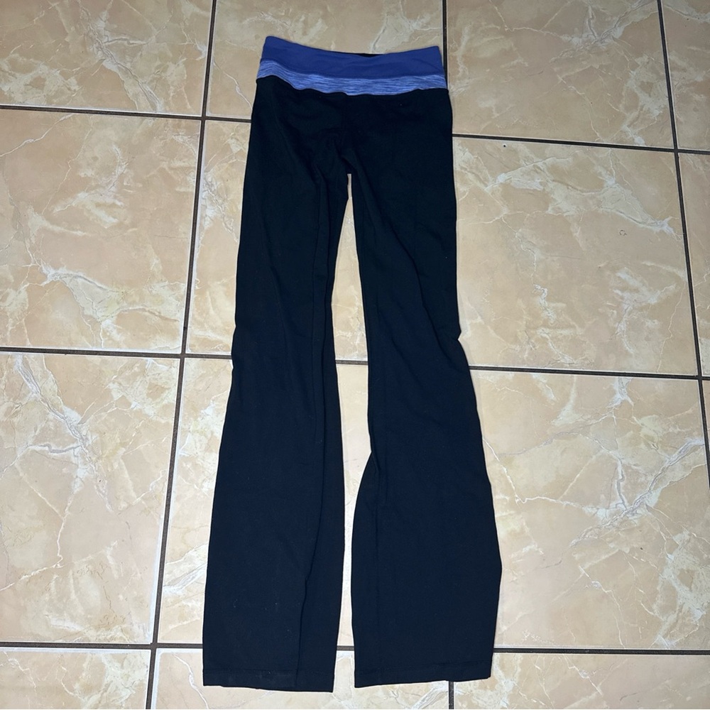 Lululemon Women’s Flared Leggings With Purple Porcelaine/Wee stripe Size 4